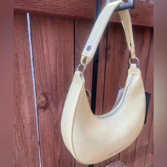 Kendall + Kylie Shoulder Bag - Picture 4 of 12